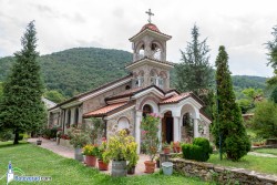 Мощите на Свети Лука ще останат във Врачешкия манастир до 21 часа тази вечер