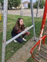 От МГЕРБ освежиха детските съоръжения в центъра на Скравена