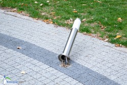 Установени са лицата, строшили декоративно осветление зад музея