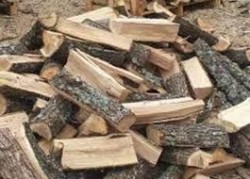 Снабдяването с дърва за огрев става все по-трудно, според местни жители 