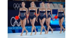 Олимпийските шампионки по художествена гимнастика на тържеството по повод 60 години ПГТМ „Христо Ботев”