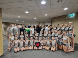 Акробатките от Ботевград участваха в шоуто за 80 години НСА