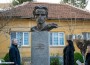 В двора на ОУ “Никола Вапцаров“ официално откриха бюст-паметник на неговия патрон