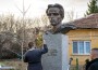 В двора на ОУ “Никола Вапцаров“ официално откриха бюст-паметник на неговия патрон