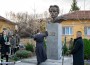 В двора на ОУ “Никола Вапцаров“ официално откриха бюст-паметник на неговия патрон