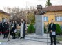 В двора на ОУ “Никола Вапцаров“ официално откриха бюст-паметник на неговия патрон