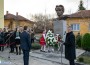В двора на ОУ “Никола Вапцаров“ официално откриха бюст-паметник на неговия патрон