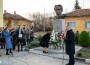 В двора на ОУ “Никола Вапцаров“ официално откриха бюст-паметник на неговия патрон
