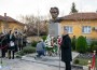 В двора на ОУ “Никола Вапцаров“ официално откриха бюст-паметник на неговия патрон