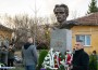 В двора на ОУ “Никола Вапцаров“ официално откриха бюст-паметник на неговия патрон