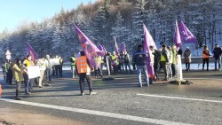 Протест на служители на АПИ  затвори автомагистрала “Хемус”