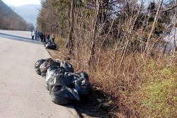 Любители на природата почистиха нерегламентирано сметище по пътя Ботевград - Врачеш