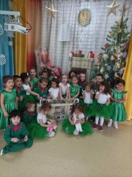 Елаците-Мед АД зарадва деца от Етрополе и Средногорието за Коледа и Нова година