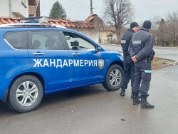 Спецоперация на полицията в Ботевград, по предварителна информация са задържани 7 души