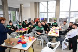 Играчите на Балкан изработиха мартеници
