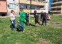 Десетки се включиха в инициативата на Коалиция ПП-ДБ за почистване на част от зелените площи в ж.к. „Саранск“