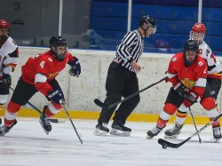 Силна игра на Васил Вълчев за националния отбор  по хокей на лед до 18 години