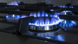 По-евтин природен газ с 8% от днес