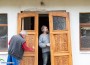 Поставят резбовани дъбови врати на Църква „Свети Свети Чудотворци Козма и Дамян” в Скравена