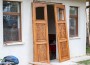 Поставят резбовани дъбови врати на Църква „Свети Свети Чудотворци Козма и Дамян” в Скравена