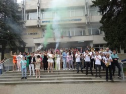 Изпълнен с емоции последен учебен ден за зрелостниците на ПГПЧЕ "Ал. Константинов"