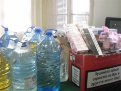 Иззеха 429 кутии цигари и около 16 литра наливен алкохол без платен акциз от търговски обект в Ботевград