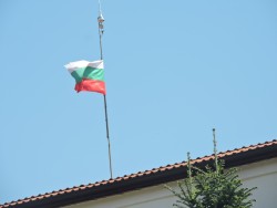 Етрополе отдаде почит на най-българския празник