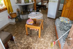 Доставена е топла храна на домакинства в селата, засегнати от наводненията