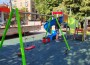 Монтираха съоръженията на новата детска площадка на ул. „Севаст Огнян“ №6