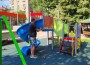 Монтираха съоръженията на новата детска площадка на ул. „Севаст Огнян“ №6