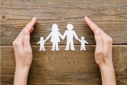 Помощите за учениците от втори до четвърти клас вече се отпускат без удостоверения от училище