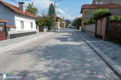 Завършва ремонтът на четири тротоара в Ботевград