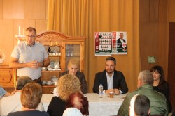 Кандидатът за кмет Борис Дренов разговаря с жителите на с.Липница по техните актуални проблеми
