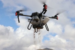 Елаците-Мед затреви 25 дка със селскостопански дрон