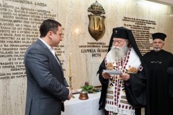 Митрополит Гавриил дари на ИСУЛ 18 200 лв за ремонт на детско отделение