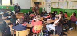 Беседи с ученици от Етрополе по въпросите за пътната безопасност и агресията в училище