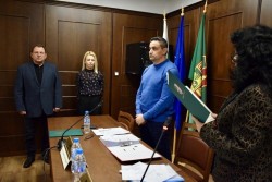 Бившият кмет на Етрополе – Димитър Димитров и Силвия Недкова положиха клетва като общински съветници