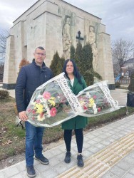 Самодейци изнесоха програма пред Паметник-костница на Ботевите четници