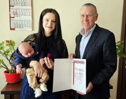Първото бебе на Община Правец за 2024 г. бе „орисано“ от кмета г-н Румен Гунински