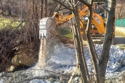 Частична корекция на коритото на река Осеница във Врачеш