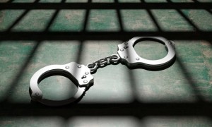Осъждан етрополец попадна в полицейския арест, след като в колата му бяха открити дози с наркотици