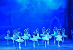 Балетът “Лебедово езеро” на ботевградска сцена