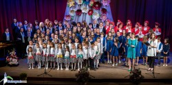 Концертът „Пролетна ХОРомания“ събра любителите на хоровото изкуство в големия салон на читалището