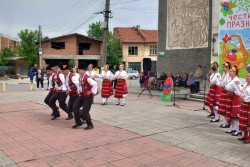 С концерт на площада в Литаково празнуваха Лазаровден и Цветница