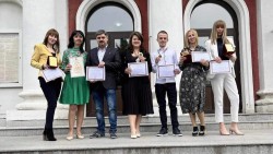 Двама зрелостници и петима учители от ППМГ „Акад. проф. д-р Асен Златаров“ с награди от РУО – София-област за 2024 година