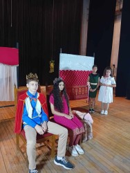 Тази вечер Детски театрален състав “Карнавал“ представя “Спящата красавица“ в Трудовец  