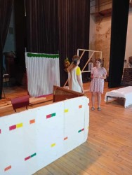Младежки театър “Карнавал“ представя “Римска баня“ в Трудовец и Ботевград
