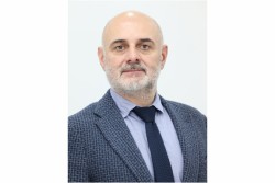 Представителят на  ДПС за Софийска област Цветан Енчев гласува за „кабинета Желязков”, д-р Александър Симидчиев се въздържа