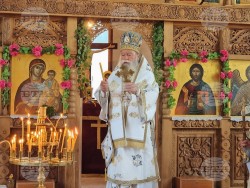 Пресвета Богородица е винаги с нас, доказват го многобройните й чудеса, които прави по целия свят, каза Ловчанският митрополит Гавриил