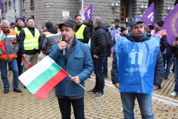 В безпрецедентен протест над 2000 миньори се обявиха срещу новия "минен данък"